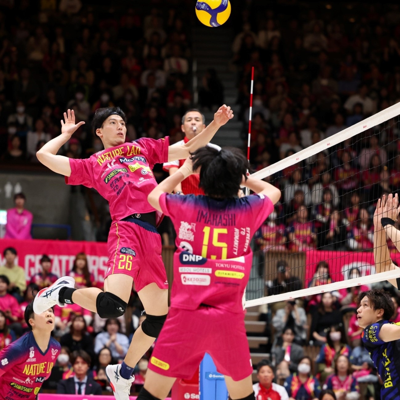 NBA今日最新赛况汇总 强强对话比分结果全解析